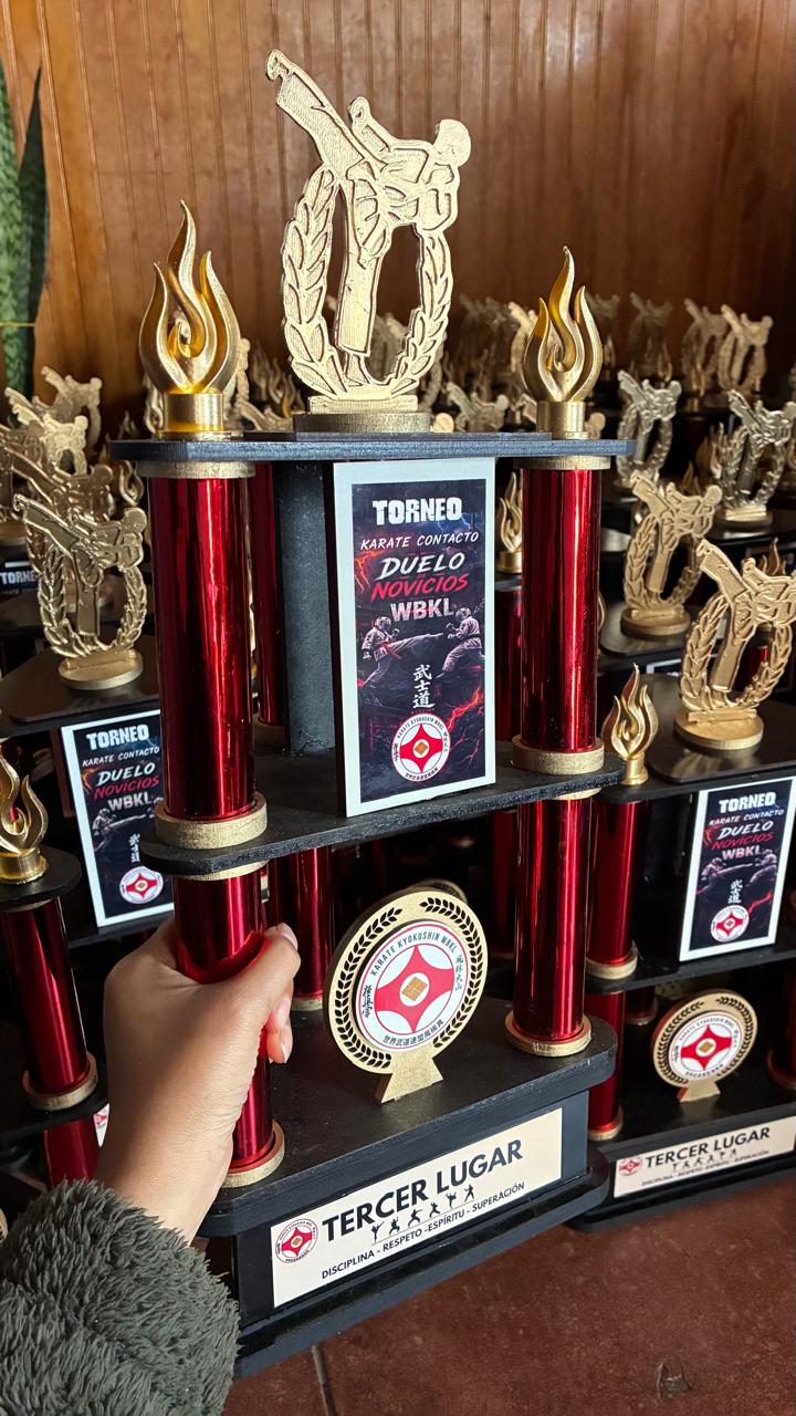 Trofeo Multinivel 3 columnas